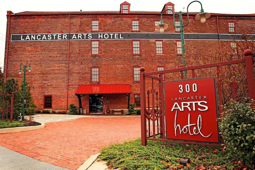 lancaster arts hotel buitenkant.png