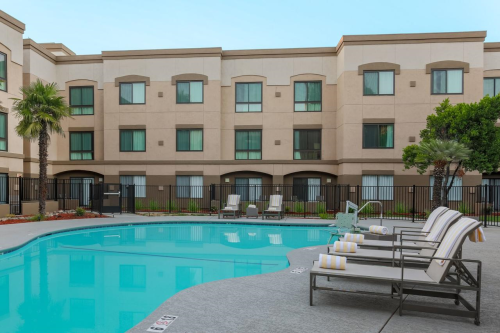 doubletree suites by hilton hotel sacramento rancho cordova zwembad.png