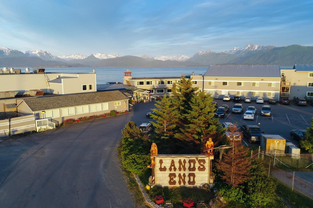 lands end resort parkeerplaats.jpg