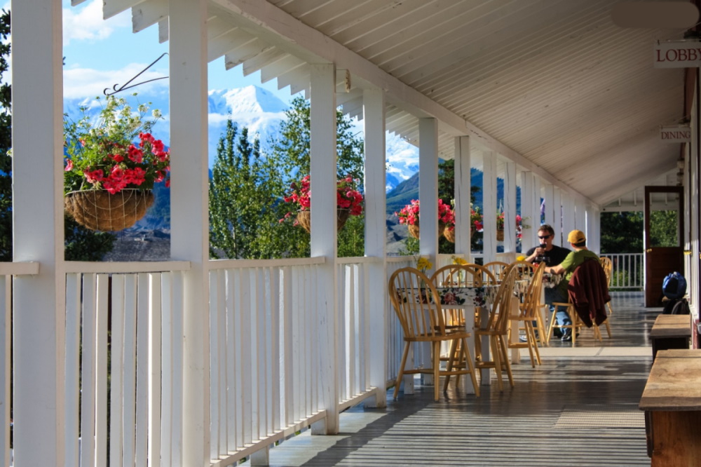 kennicott glacier lodge balkon.jpg