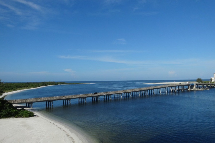 florida keys bridge-3817687_1280.jpg