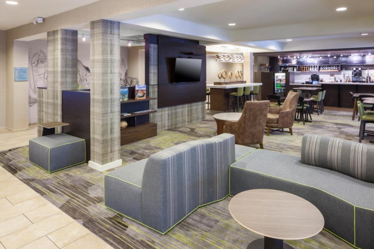 courtyard by marriott pensacola lounge.jpg