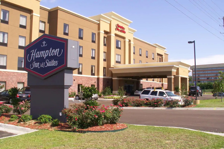 hampton inn suites natchez voorkant.jpg