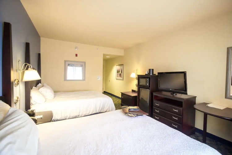 hampton inn suites natchez kamer.jpg