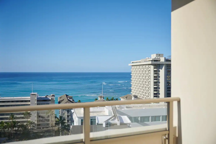 ohana waikiki east by outrigger uitzicht vanaf balkon.jpg