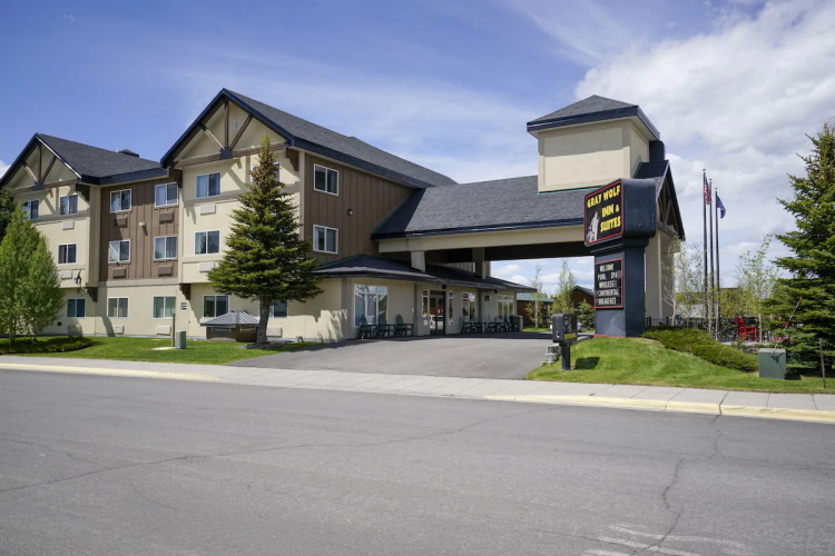 gray wolf inn & suites voorkant.jpg