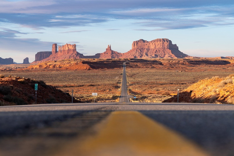 monument valley monument-valley-5499156_1280.jpg