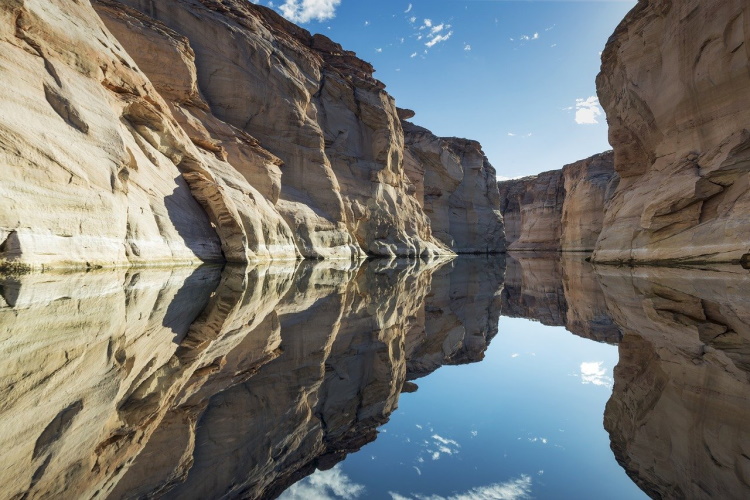 lake powell rock-mountain-3755463_1280.jpg