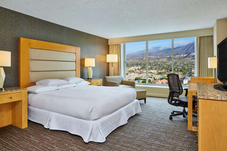 hilton los angeles north glendale kamer 1 bed.jpg