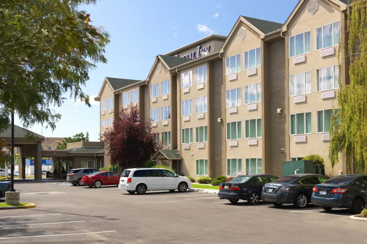 crystal inn hotel en suites salt lake city parkeren.jpg