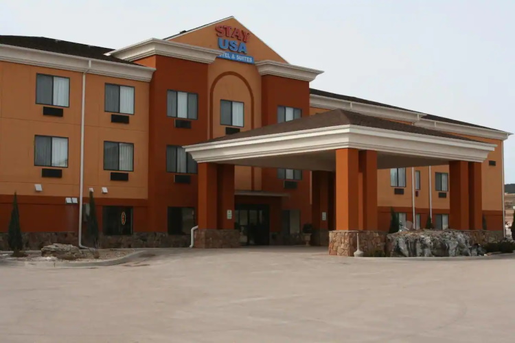 usa stay hotel & suites voorkant.jpg