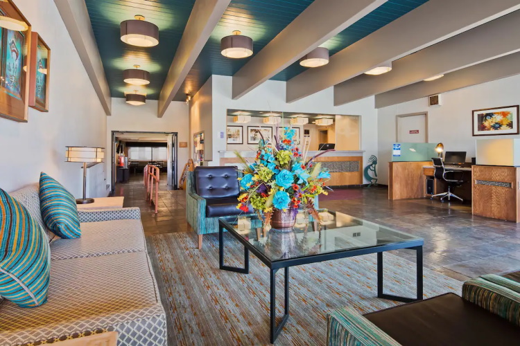 best western turquoise inn receptie lounge.jpg