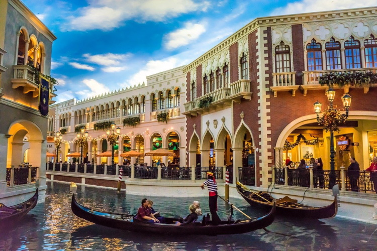 venetian-g94ad00d47_1280.jpg