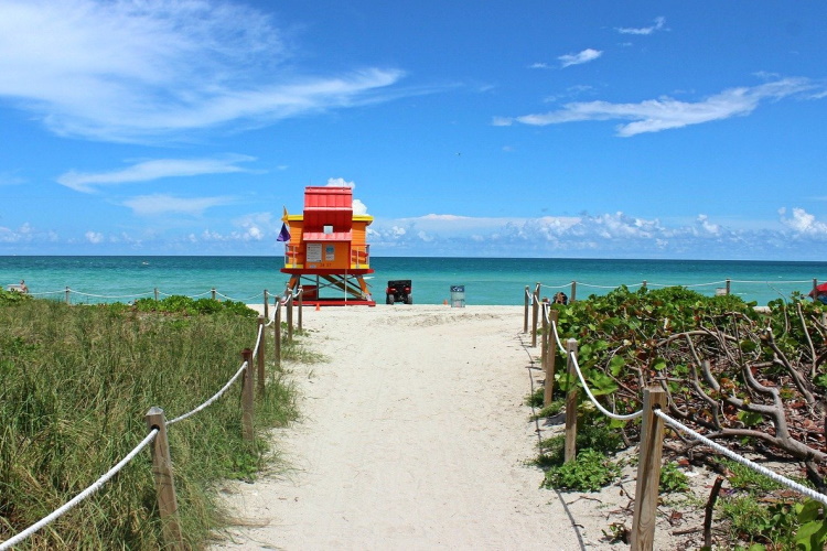 miami beach -g39ac99b0c_1280.jpg