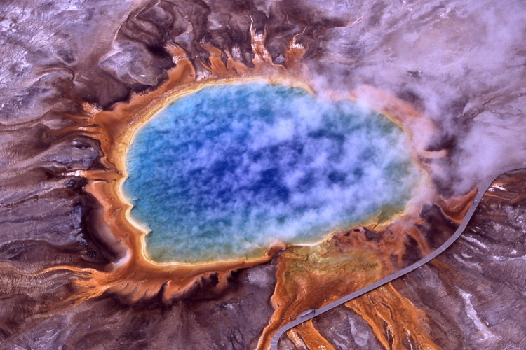 yellowstone thermal-spring-g214831099_1280.jpg