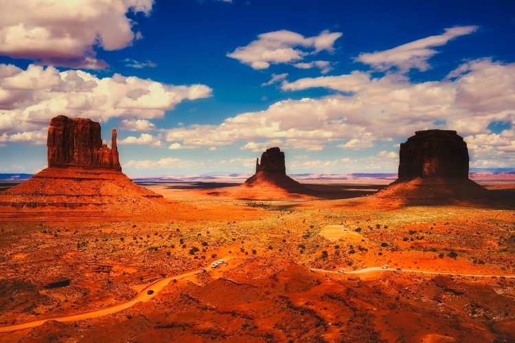 monument valley 2438656_1280.jpg