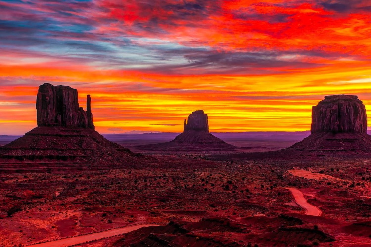 monument valley 1863977_1280.jpg