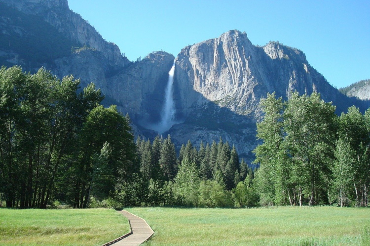 yosemite valley 1328318_1280.jpg