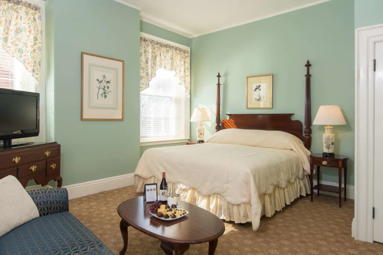 middlebury inn kamer 1 bed.jpg