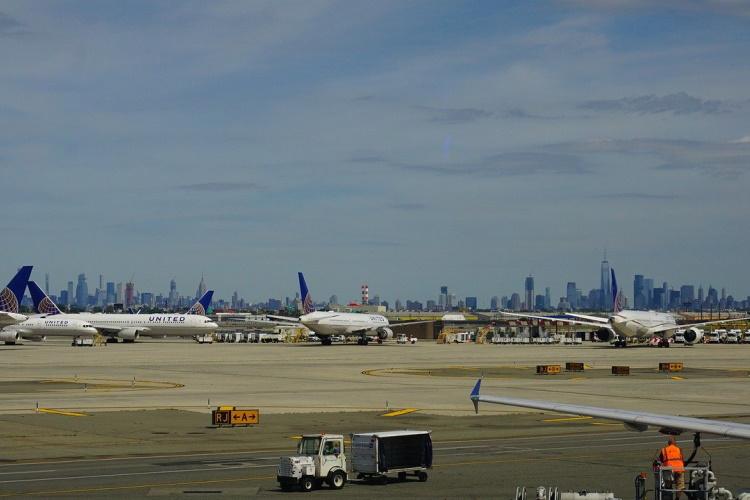 newark-airport-4482496_1280.jpg