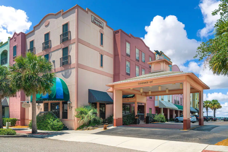 hampton inn & suites amelia island voorkant.jpg