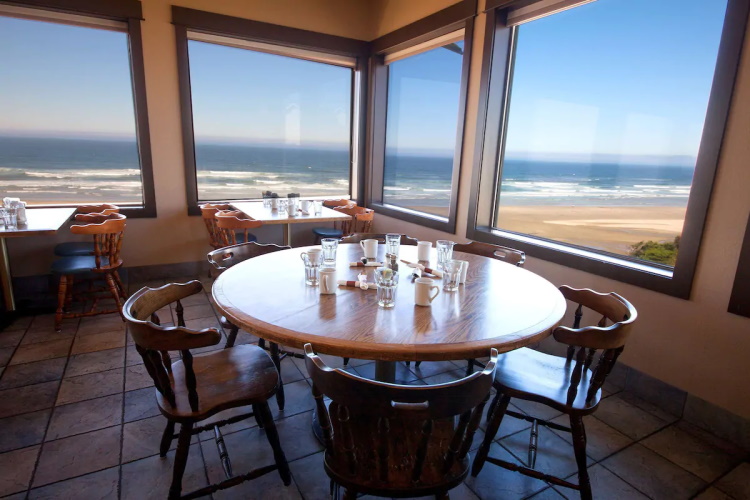 shilo inn oceanfront newport restaurant.jpg