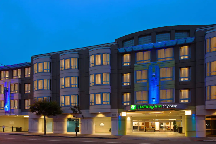 holiday inn express fishermans wharf voorkant.jpg