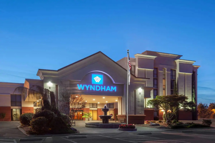 wyndham visalia voorkant.jpg