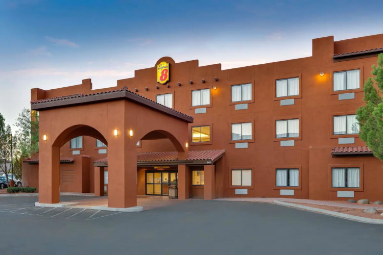 super 8 motel page lake powell voorkant.jpg