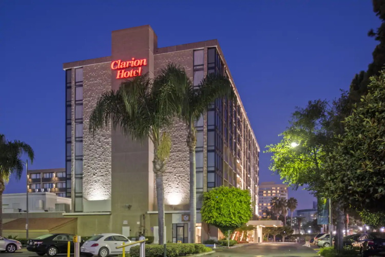 clarion hotel anaheim resort buitenkant.jpg