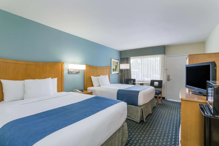 days inn by wyndham cocoa beach kamer.jpg