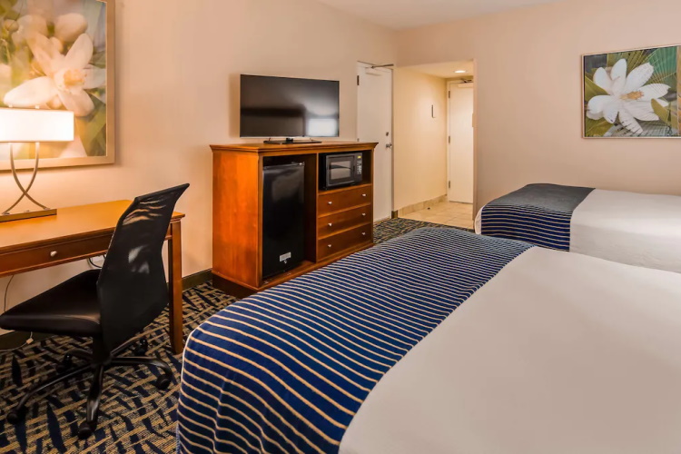 best western cocoa beach hotel & suites kamer 2 bedden.jpg