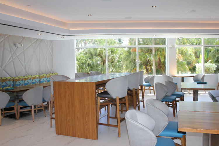 holiday inn miami beach-oceanfront lounge.jpg