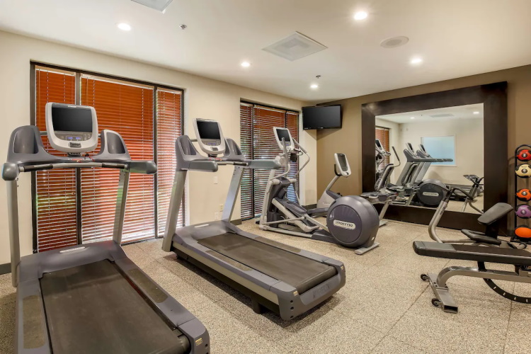 doubletree by hilton atlanta airport fitness.jpg