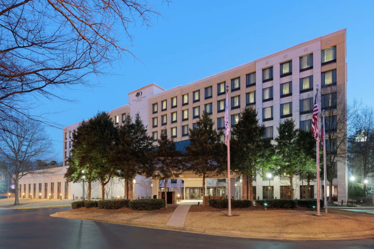 doubletree by hilton atlanta airport voorkant.jpg