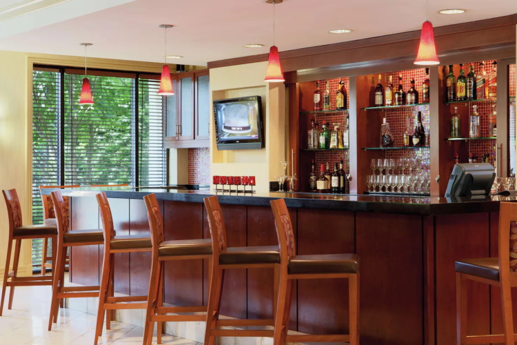 doubletree by hilton atlanta airport bar.jpg