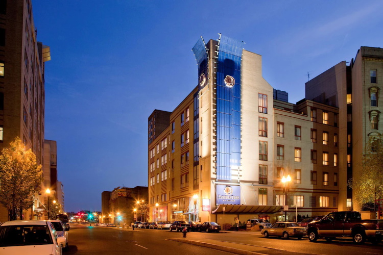 doubletree by hilton hotel boston - downtown buitenkant.jpg