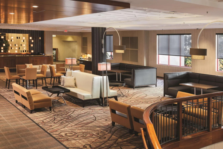 doubletree by hilton hotel boston - downtown lounge.jpg