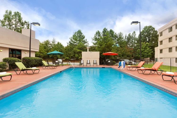 country inn & suites atlanta airport south zwembad.jpg