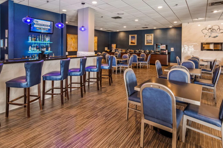 magnolia bluffs casino hotel bar.jpg