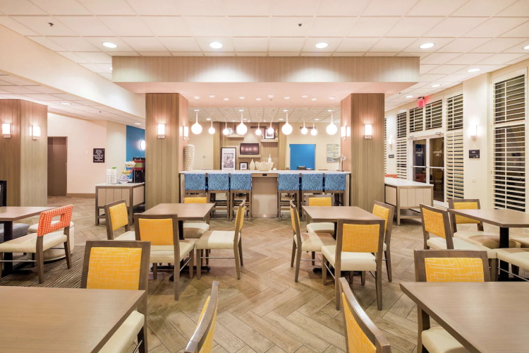 hampton inn pensacola beach restaurant.jpg