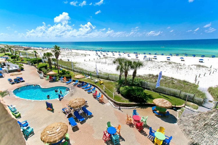 hampton inn pensacola beach zwembad aan strand.jpg