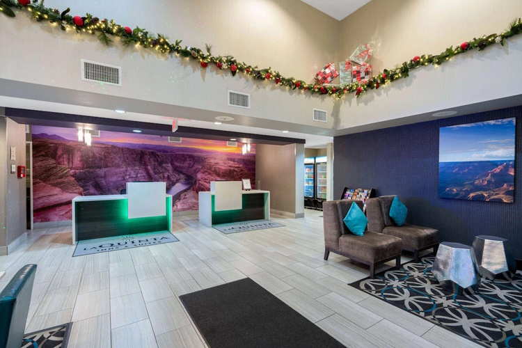 la quinta inn suites grand canyon area williams lobby.jpg