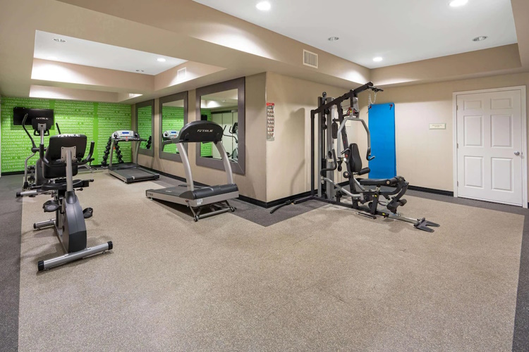 la quinta inn suites grand canyon area williams gym.jpg