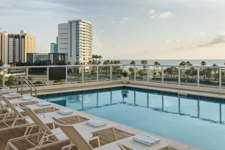 ac hotel by marriott clearwater beach zwembad 001.jpg