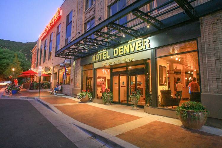 the hotel denver voorkant.jpg