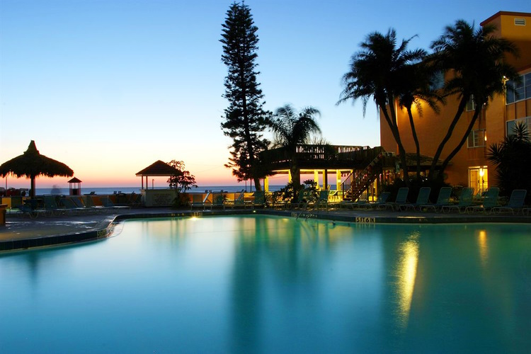 dolphin beach resort zonsondergang.jpg