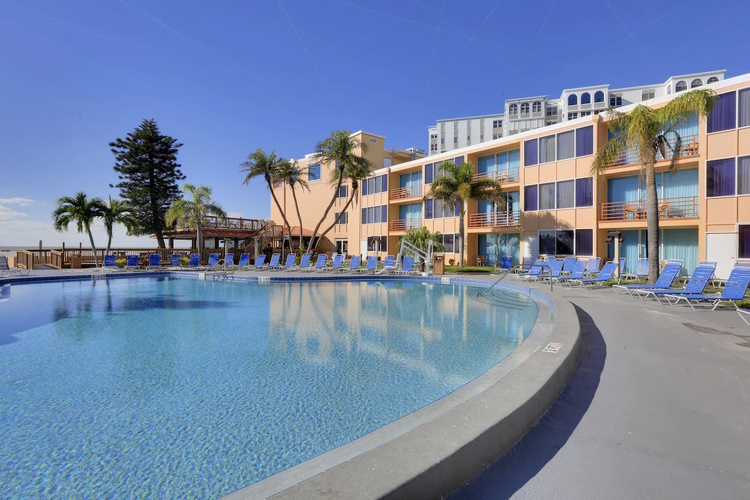 dolphin beach resort zwembad.jpg