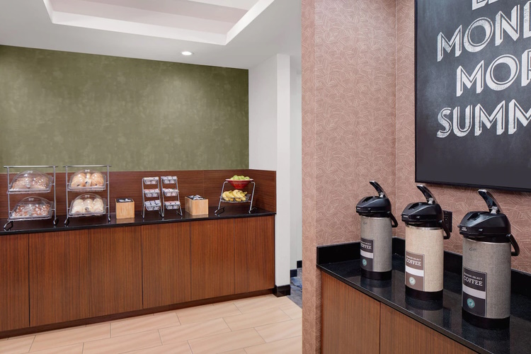 fairfield inn & suites by marriott new york manhattan downtown east ontbijt.jpg