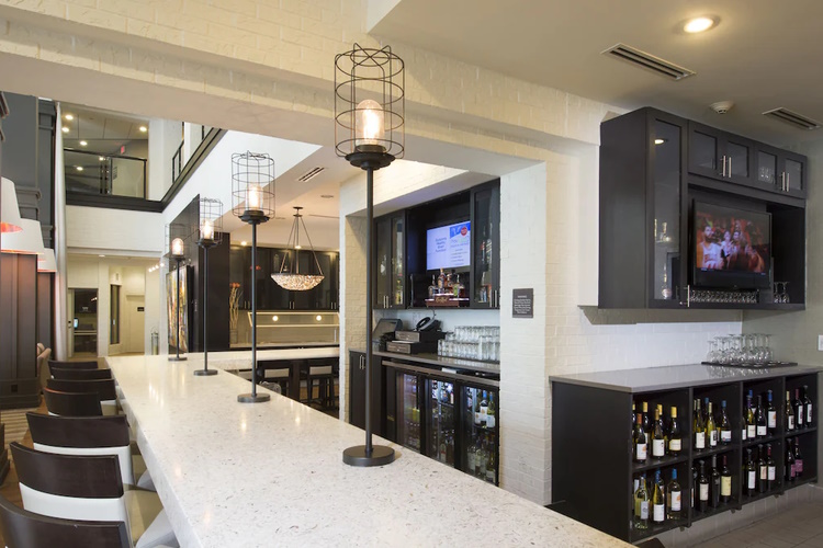 hilton garden inn charleston waterfront downtown bar.jpg